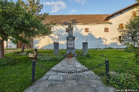 Gemeinde Erharting Landkreis Mühldorf Ortsansicht Kriegerdenkmal (Dirschl Johann) Deutschland MÜ